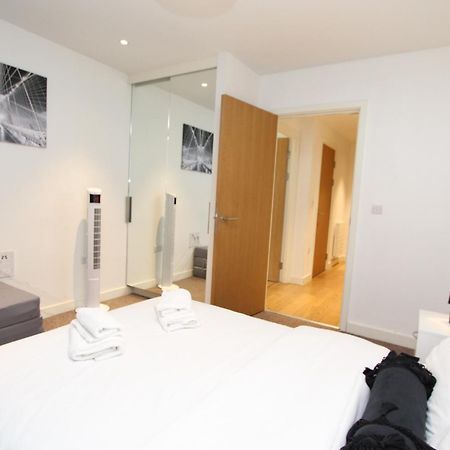 Spacious & Modern 1 Bedroom Close To Station In E16 Londen Buitenkant foto