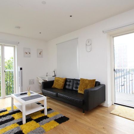 Spacious & Modern 1 Bedroom Close To Station In E16 Londen Buitenkant foto