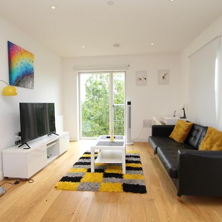 Spacious & Modern 1 Bedroom Close To Station In E16 Londen Buitenkant foto