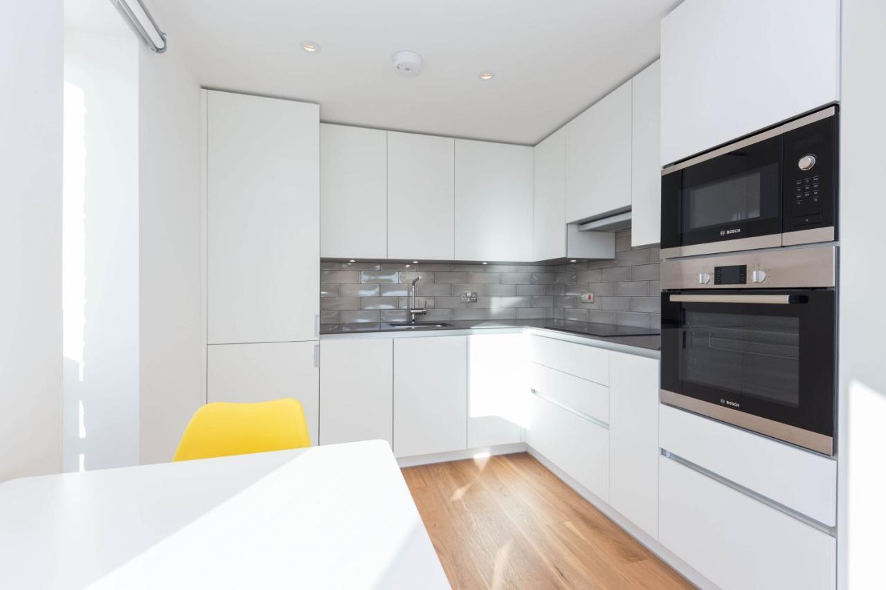 Spacious & Modern 1 Bedroom Close To Station In E16 Londen Buitenkant foto