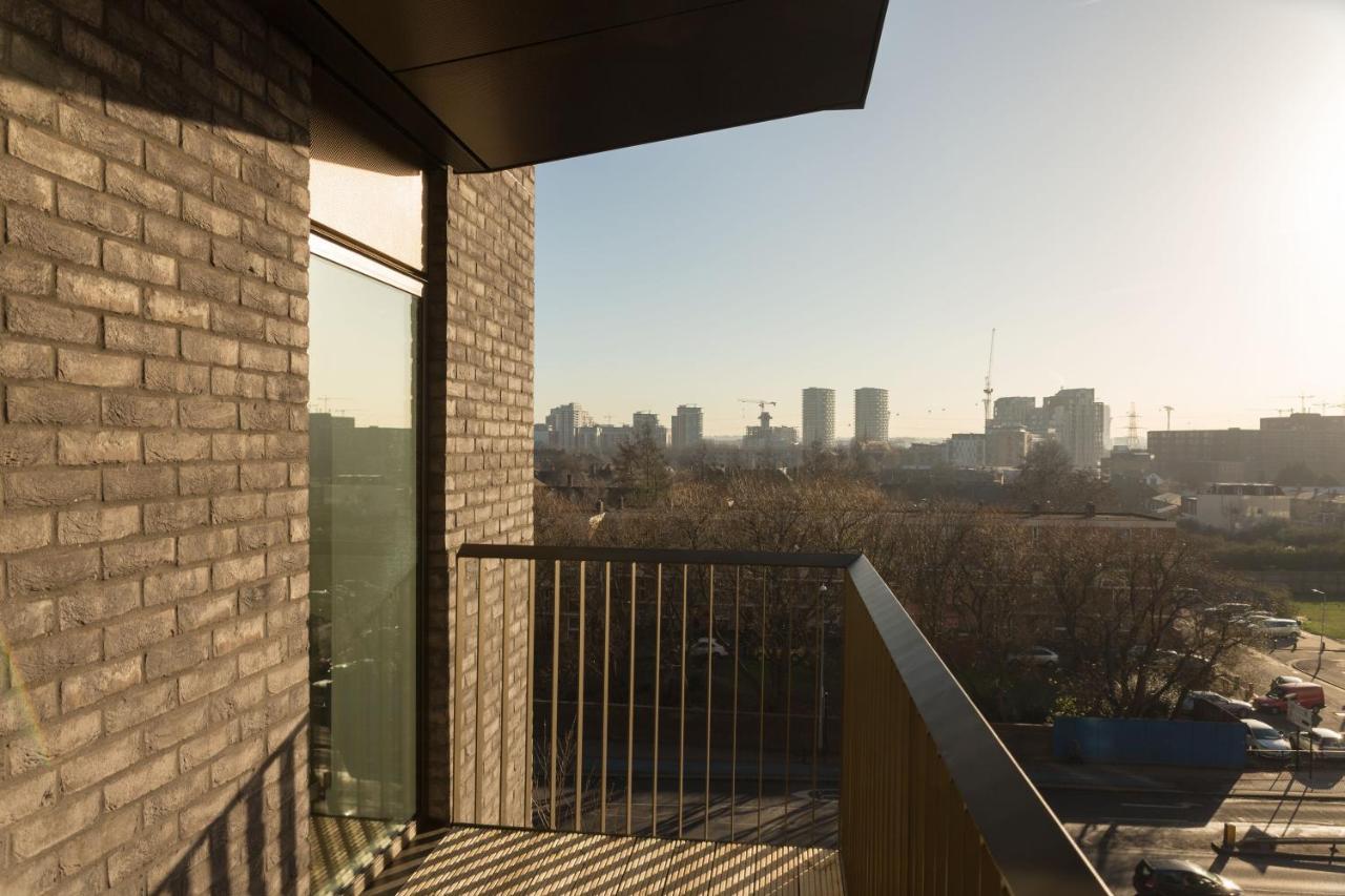 Spacious & Modern 1 Bedroom Close To Station In E16 Londen Buitenkant foto