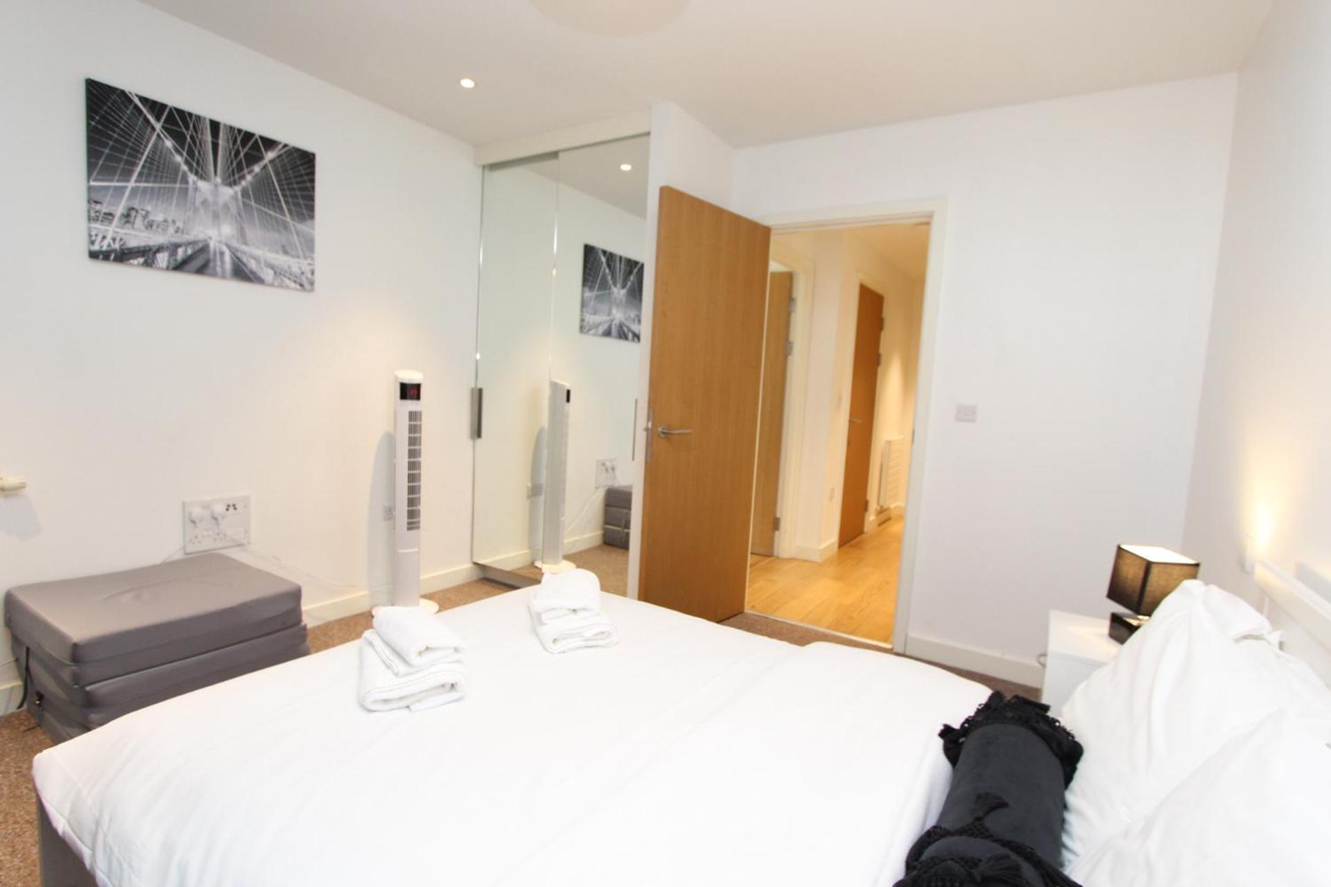Spacious & Modern 1 Bedroom Close To Station In E16 Londen Buitenkant foto
