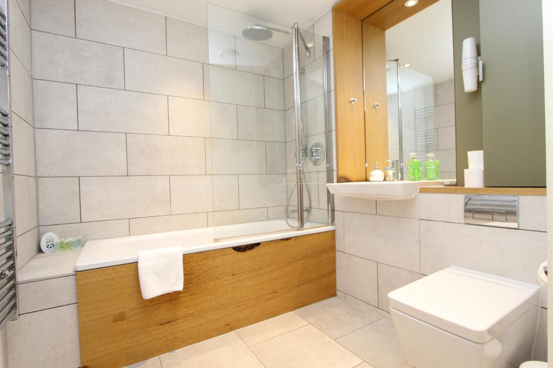 Spacious & Modern 1 Bedroom Close To Station In E16 Londen Buitenkant foto